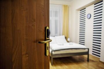 Фото номера Двухместный номер Делюкс с 1 кроватью Хостелы Lew Hostel г. Иновроцлав 3