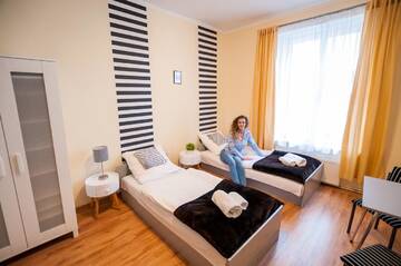 Фото номера Двухместный номер Делюкс с 2 отдельными кроватями Хостелы Lew Hostel г. Иновроцлав 3