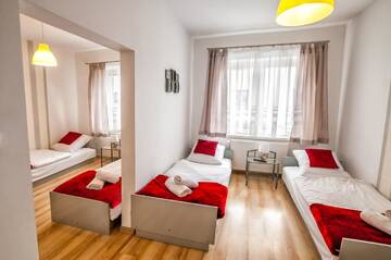 Фото номера Четырехместный номер &quot;Комфорт&quot; Хостелы Lew Hostel г. Иновроцлав 2