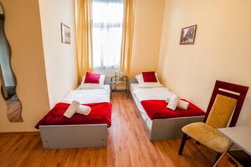 Фото номера Двухместный номер Делюкс с 2 отдельными кроватями Хостелы Lew Hostel г. Иновроцлав 4