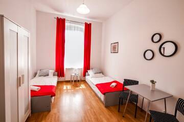 Фото номера Двухместный номер с 1 кроватью и общей ванной комнатой Хостелы Lew Hostel г. Иновроцлав 2