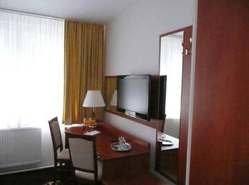 Фото номера Двухместный номер с 1 кроватью Отель Hotel Park г. Иновроцлав 4